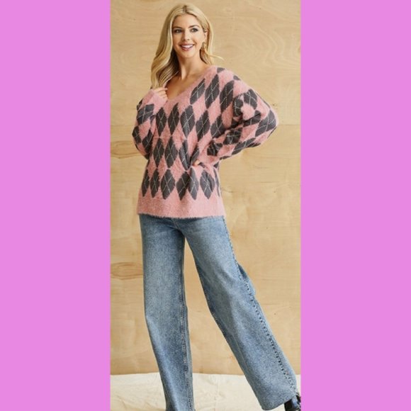 New GIGIO Size S Pink Gray Argyle Soft Fluffy V Neck Pullover Sweater Top - Picture 2 of 6